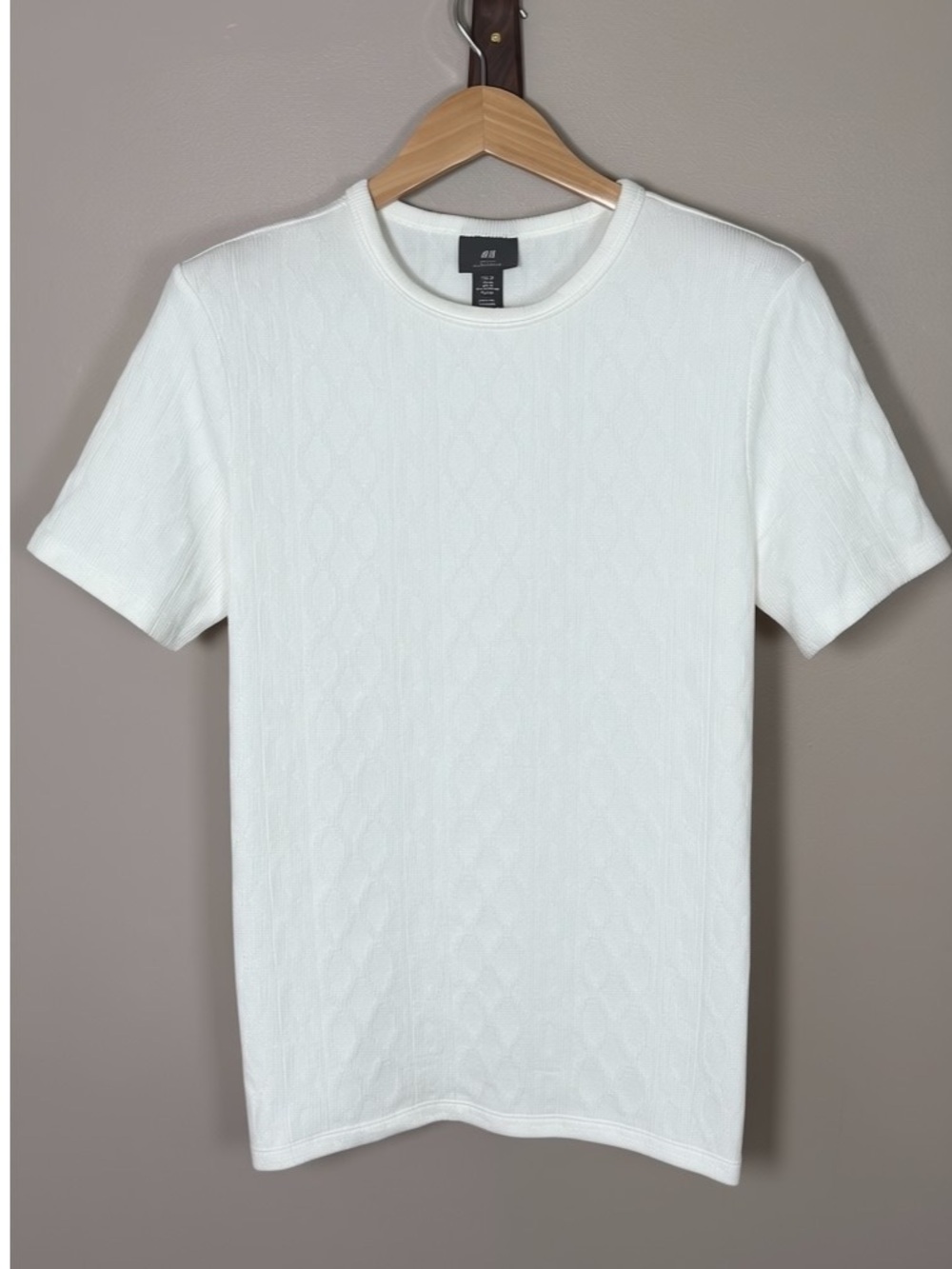 H&M Cream Diamond Textured Short Sleeve Sweater - Slim Fit - Size Medium